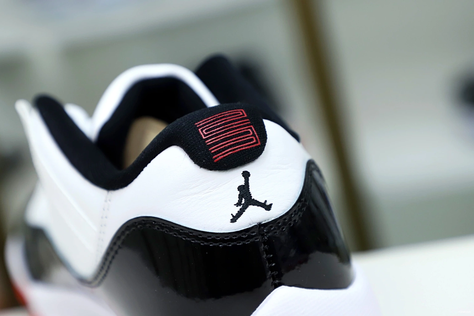 AIR WHITE 11 JORDAN BRED LOW 0716